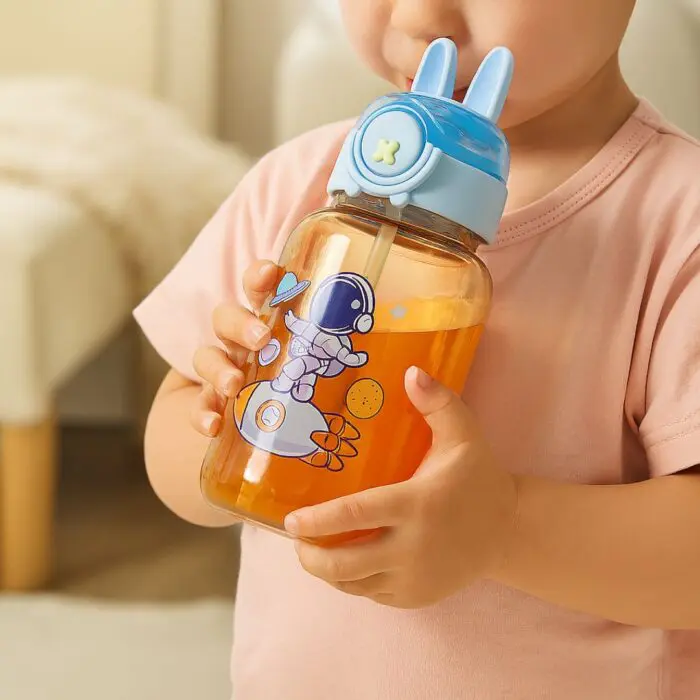 Garrafa Infantil com Canudinho e Cordão 600ml Sortida - FWB - Imagem 2
