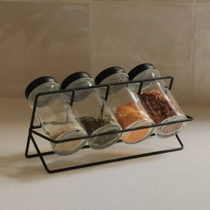 Porta Tempero Horizontal com 4 Potes de Vidro com Tampa de Plástico e Suporte de Aço - Em Casa Tem - Imagem 2
