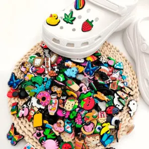 Cartela com 6 Unidades de Pins / Broche / Pingente para Estojo, Caderno e Crocs Picky Holic - Tris - Imagem 4