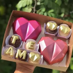 Forma para Ovo de Páscoa Formato de Coração Diamond 500g com 3 Partes - Porto Formas - Imagem 2